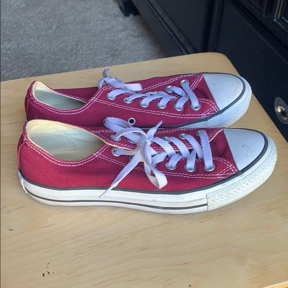 Maroon low top converse, size 7 - Picture 2 of 3